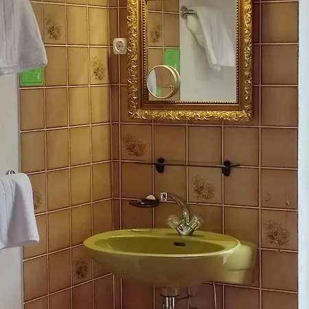 Hotel-restaurant Burg-ramstein 酒店 Kordel