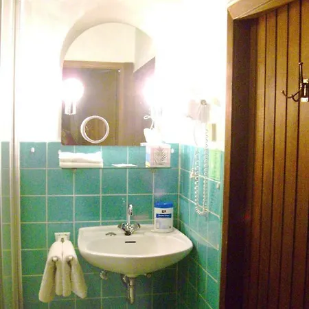 Hotel-restaurant Burg-ramstein 酒店 Kordel