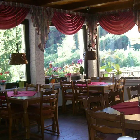 Hotel-restaurant Burg-ramstein 酒店 Kordel