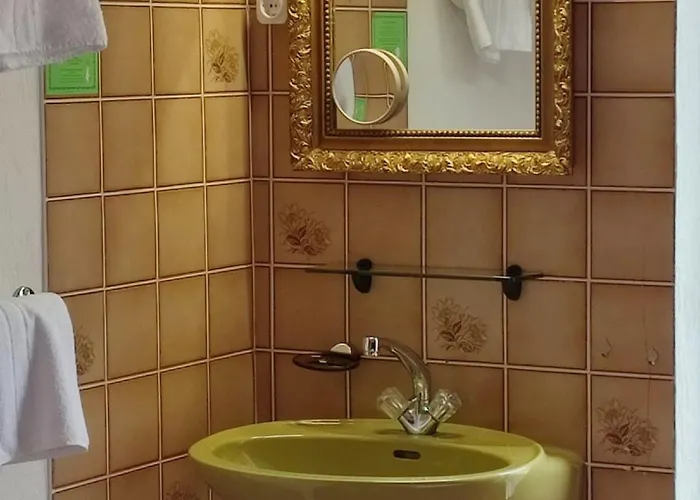 Hotel-restaurant Burg-ramstein מלון Kordel