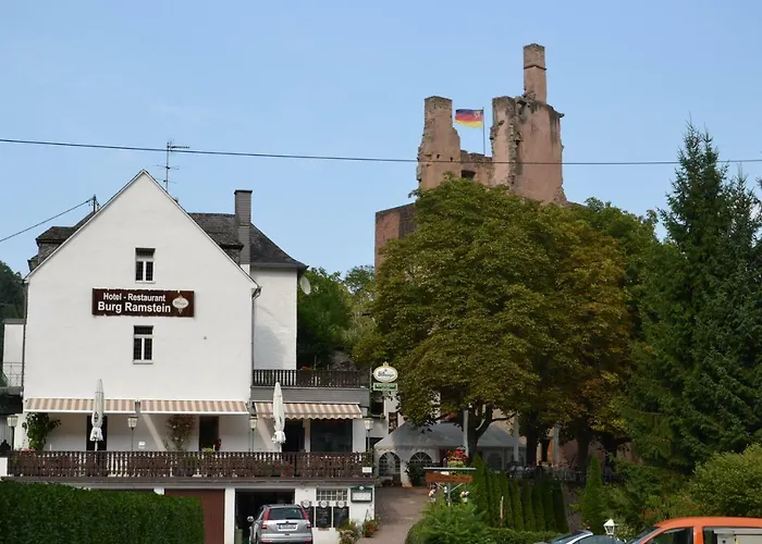 Hotel-restaurant Burg-ramstein מלון